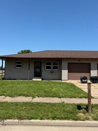Building Photo - 2218-2220 Peters Dr