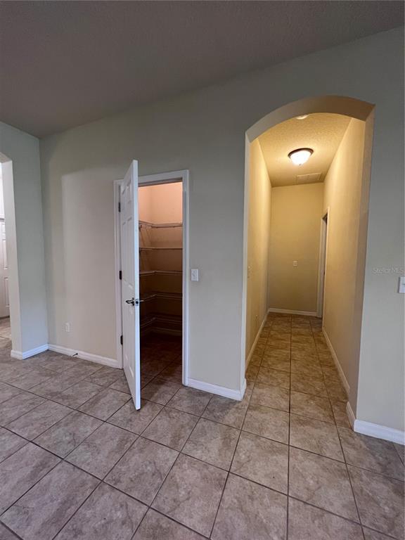 Building Photo - 1310 Oakcrest Ct