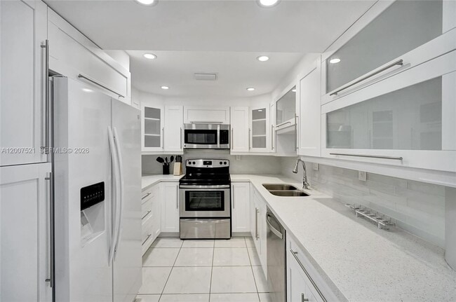 Building Photo - 3725 S Ocean Dr