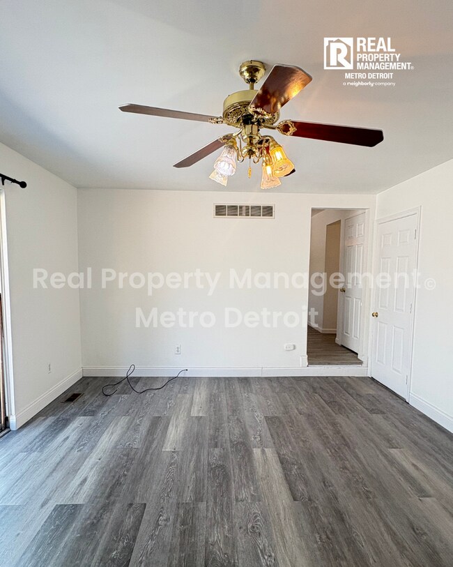 Building Photo - 3-Bedroom Single-Family Home in Waterford, Michigan