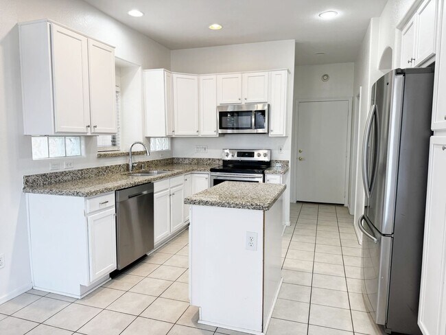 Building Photo - ABSOLUTELY STUNNING 4BR 2.5BA, OVER 2100SQFT, COMMUNITY POOL, CHANDLER