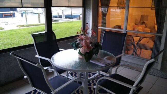 Building Photo - 165 Medallion Blvd