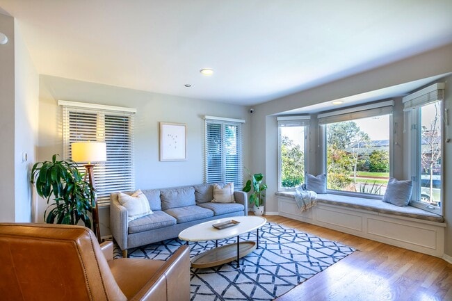 Building Photo - MODERN ARCHITECTURE W/ BEACH CHARM: BRIGHT & AIRY, 4BR3BA, 2-STORY HOME W/ OPEN & BRIGHT LIVING S...