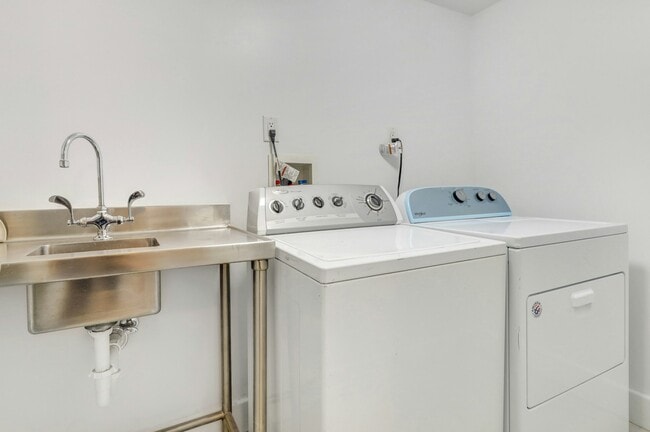 Building Photo - 22 Vela Way