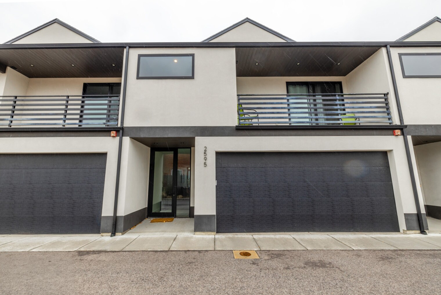 Building Photo - 2595 S 700 E