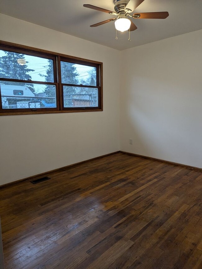 Building Photo - Freshly Updated 3 Bedroom 1 bath Home with Garage, Fenced Yard & Pet Friendly!