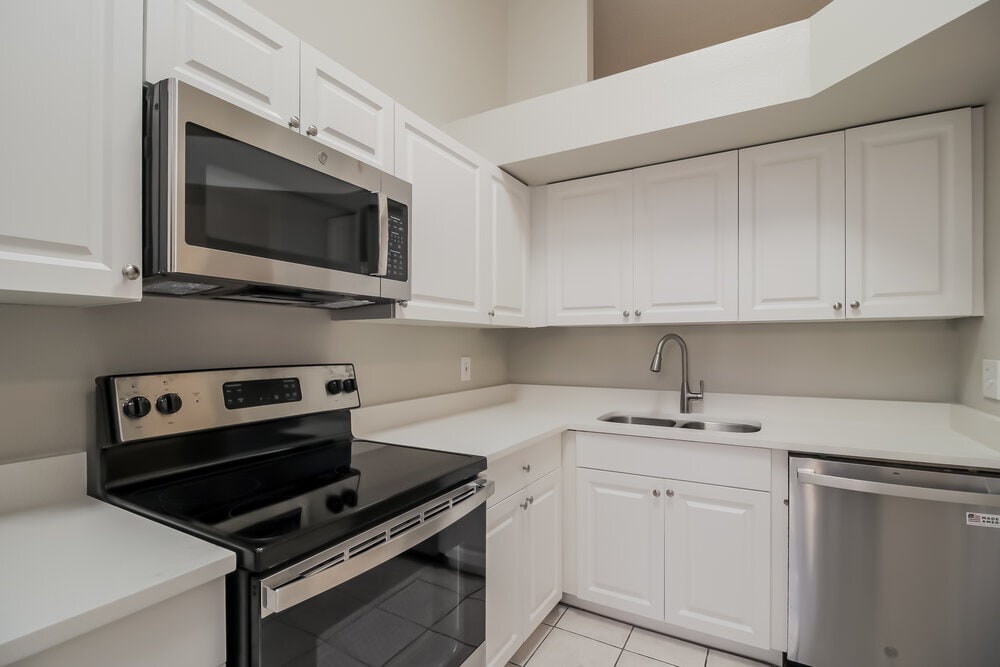 Building Photo - 1052 Alpug Ave