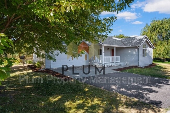 Building Photo - 5449 Golf Dr