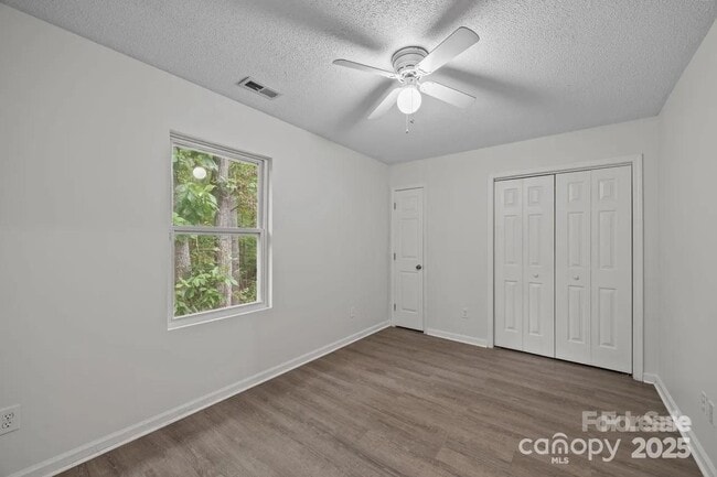 Building Photo - 6 Azalea Rd