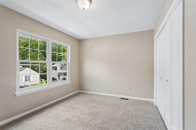 Building Photo - 5306 Aden Ct