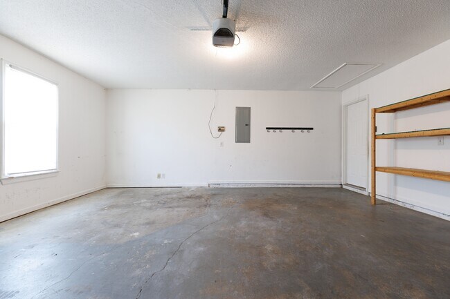 Building Photo - 102 Bordeaux Ln