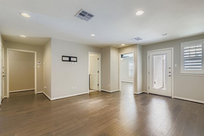 Building Photo - 1213 Highknoll Ln