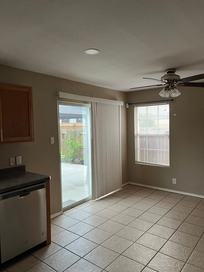 Building Photo - 2530 S Links Dr