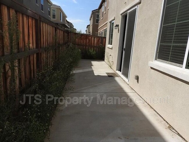 Building Photo - 3048 Ivy Creek Ln