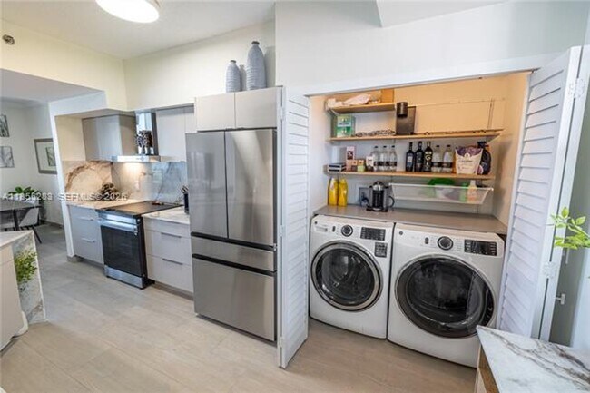 Building Photo - 3255 NE 184th St