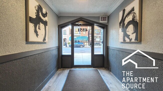 Building Photo - 4851 N Damen Ave