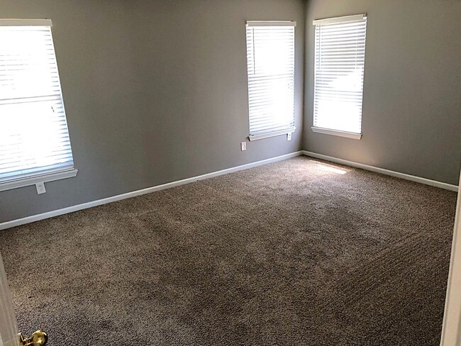 Building Photo - COMING SOON!! 5 Bed, 3.5 Bath, Pet Friendly!!