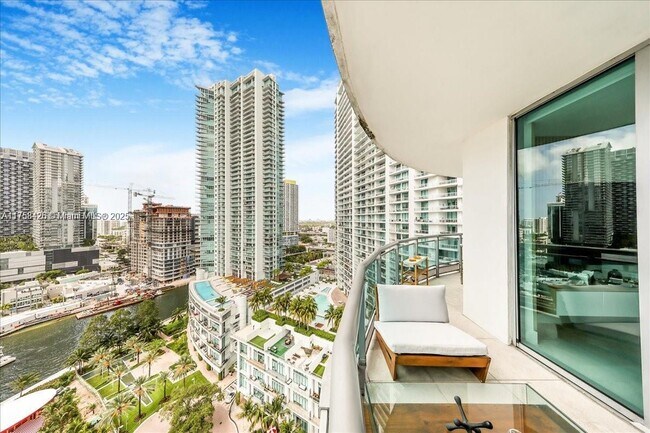 Building Photo - 350 S Miami Ave