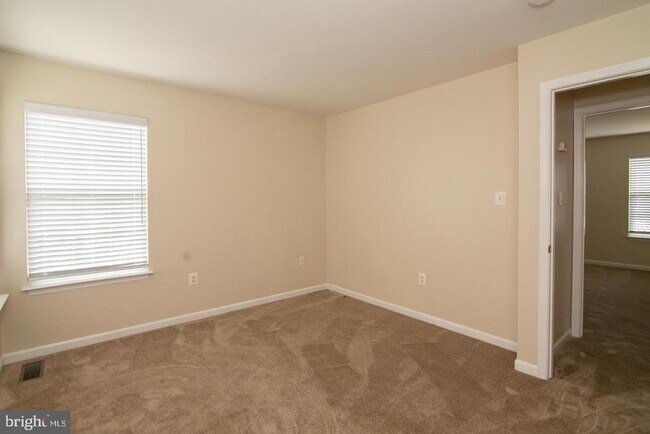 Building Photo - 3018 Desert Palm Ct