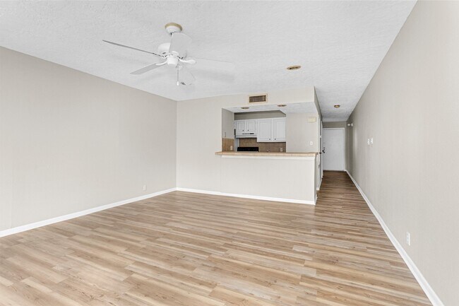 Building Photo - 12500 Melville Dr