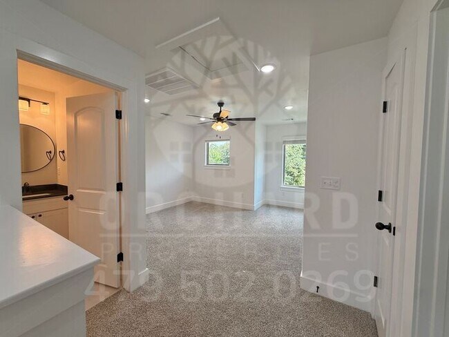 Building Photo - Bella Vista Single-Family Home- 3 Bed/ 2 B...