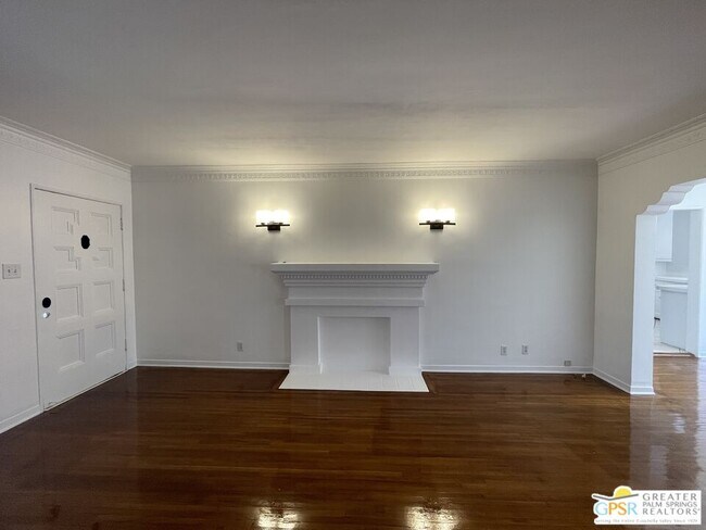 Building Photo - 927 Alandele Ave