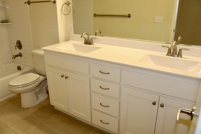 Building Photo - 3009 Osceola Dr