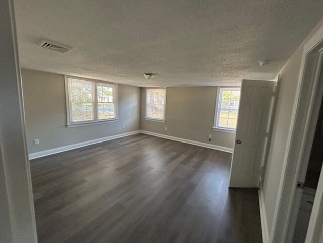Building Photo - 3 Bedroom House in Tarboro Pets and Sectio...