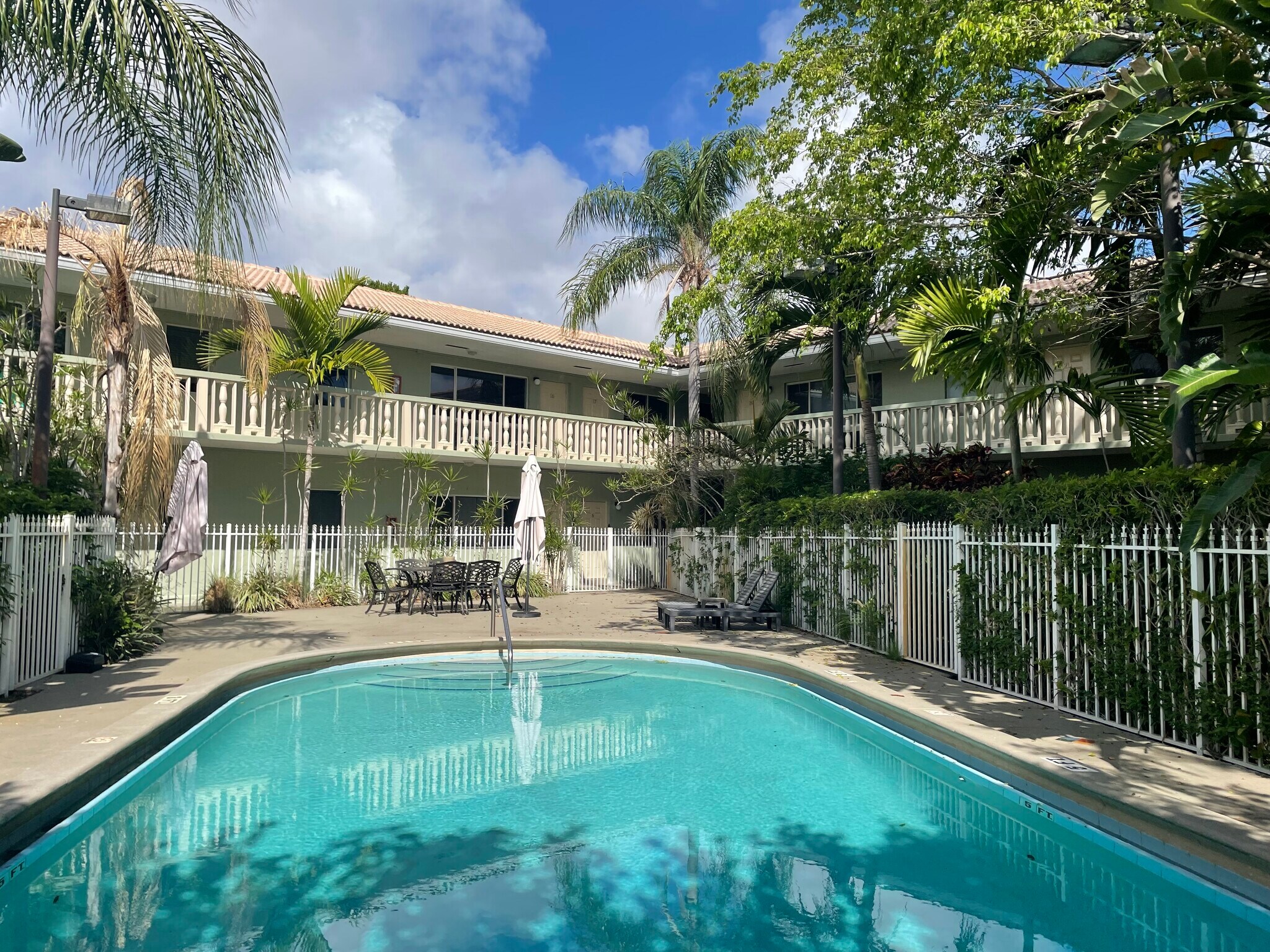 Building Photo - 1423 Holly Heights Dr