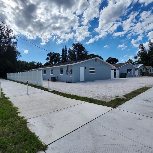 Building Photo - 15406 Avalon Ave