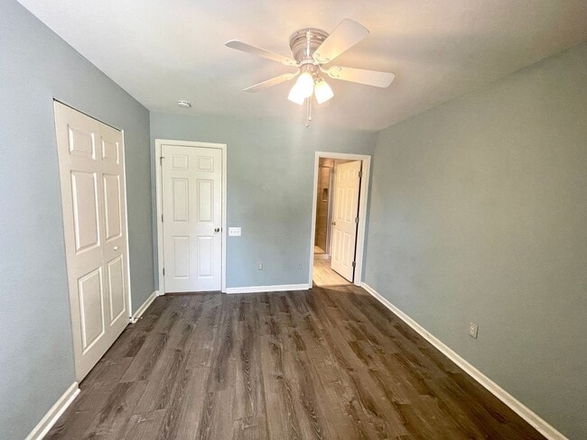 Building Photo - 3 Bedroom, 2 Bath Townhome in Park West of...
