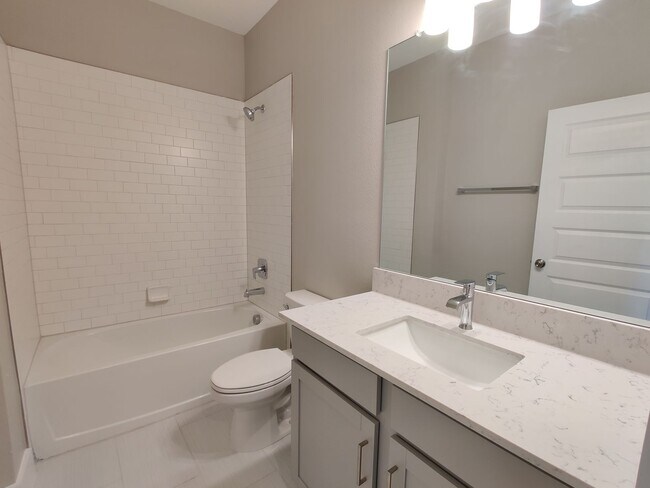 Building Photo - 9570 Little Bluestem Dr