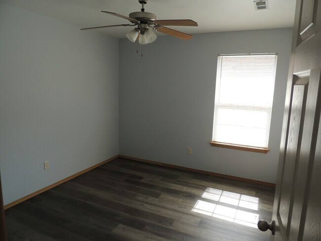 Building Photo - 649 Rilynn Ave