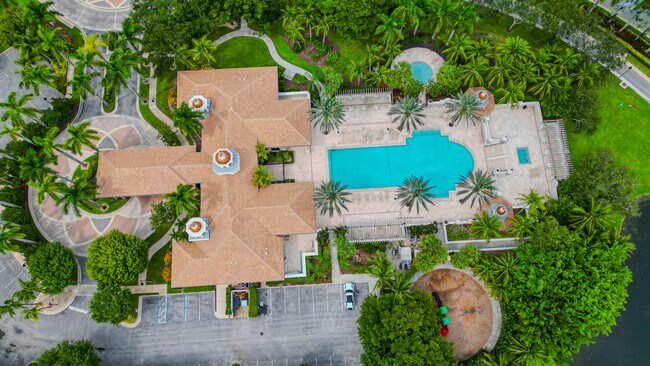 Building Photo - 10703 Versailles Blvd