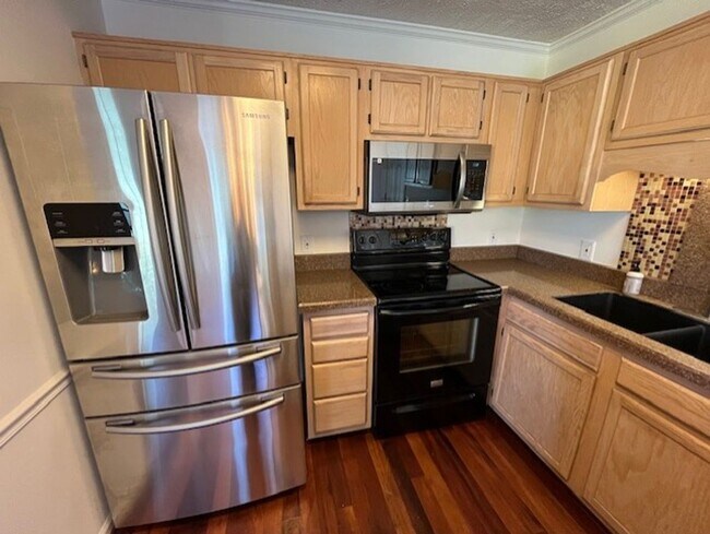 Building Photo - Recently Renovated Home in Wilmington