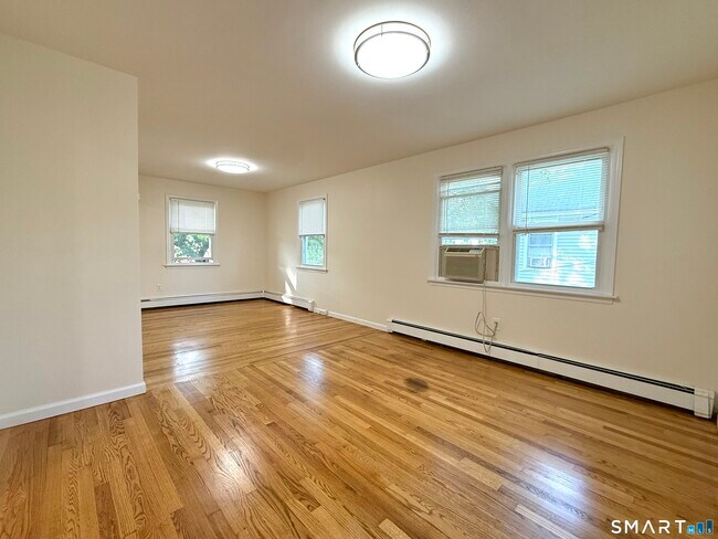 Building Photo - 299 Villa Ave