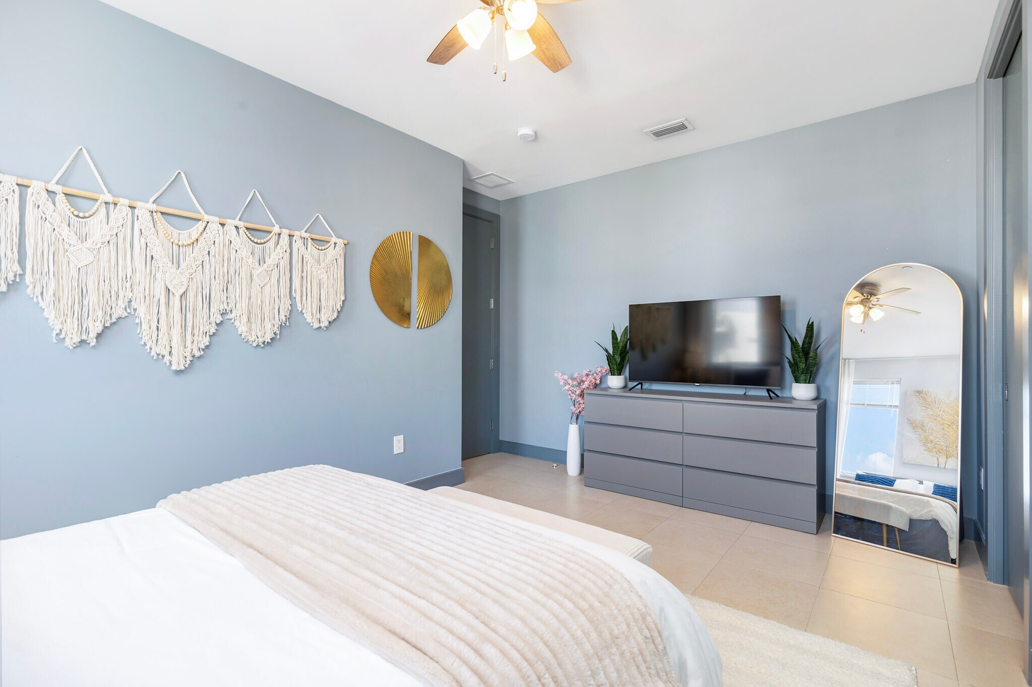 Building Photo - 111 SE 2nd St