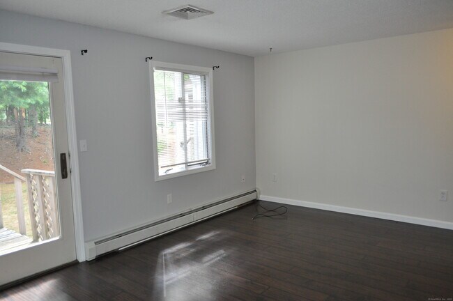 Building Photo - 110 Songbird Ln