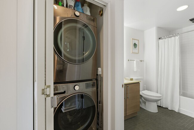 Building Photo - 200 2nd St