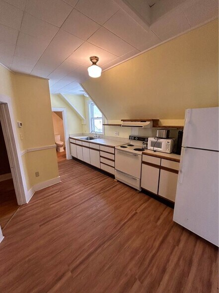 Building Photo - 323 Pine St