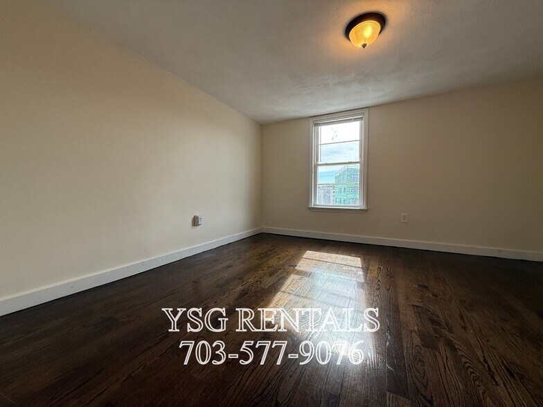 Building Photo - 19 Lambert Ave