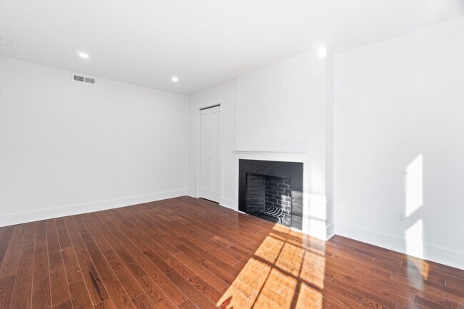 Building Photo - 54 Trumbull St