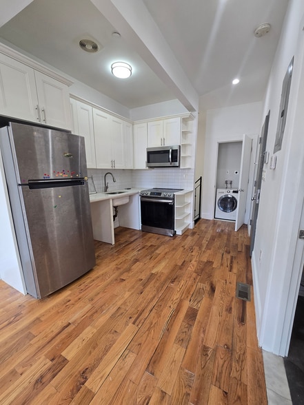 Building Photo - 195 Herzl St