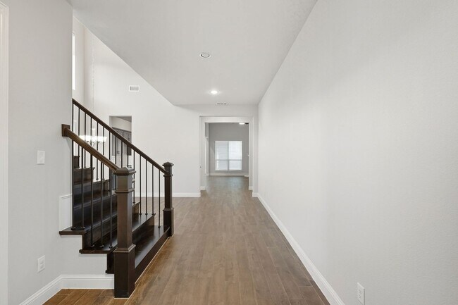 Building Photo - 4021 Angelina Dr