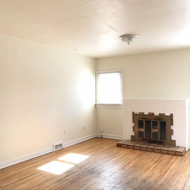 Building Photo - 1536 Peterson St