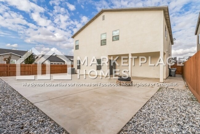 Building Photo - 2426 Valdes Dr