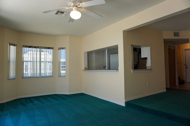 Building Photo - TownHome in Island Club West