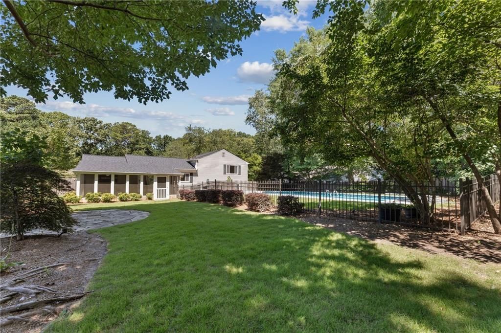 Building Photo - 472 Barnsdale Dr