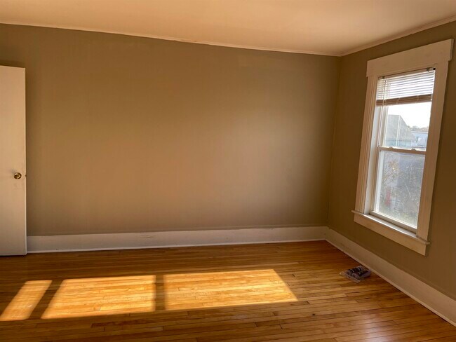 Building Photo - 390 Cedar St