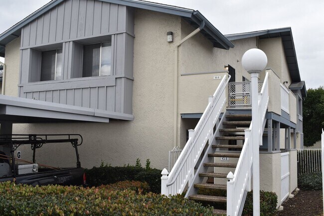 Building Photo - First Floor Single Story 3 Bed 2 Bath Cond...